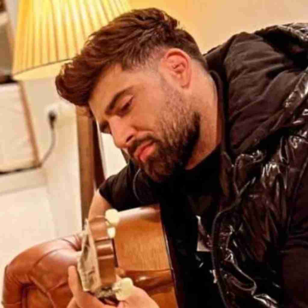 محمد محرمی تو منو دور از این عالم کن رو به راهم کن