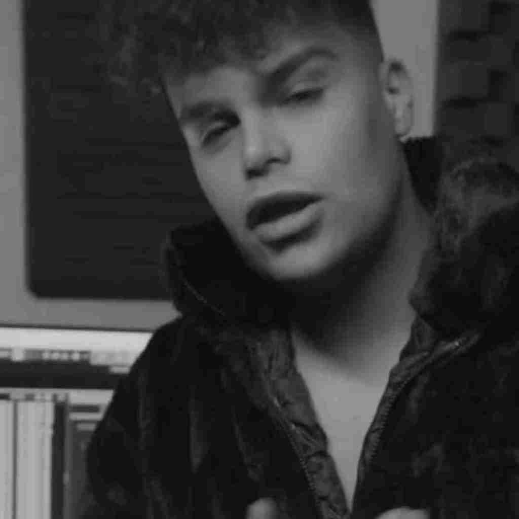 کیوان حیدری عشقمو نگیری دست کم دیدی که آخرش