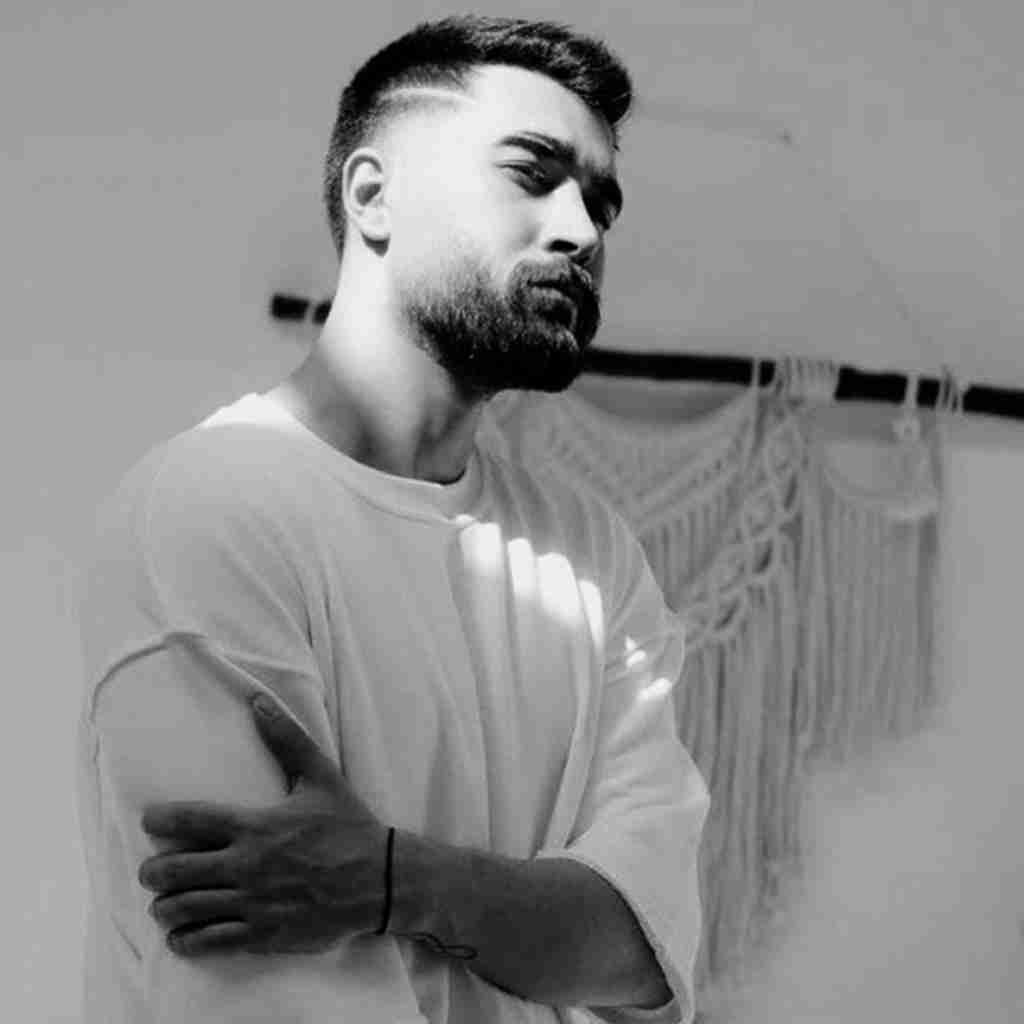 علی یاسینی بودی شهرو چراغونی میکردم
