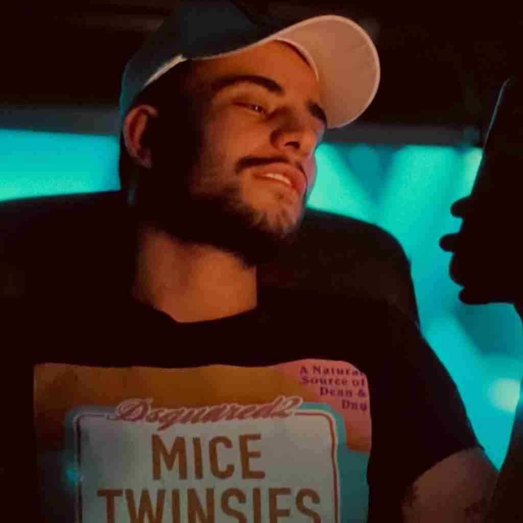 علی حسینی نداره اثری من حرفام اصلا اون چشای عسلیت