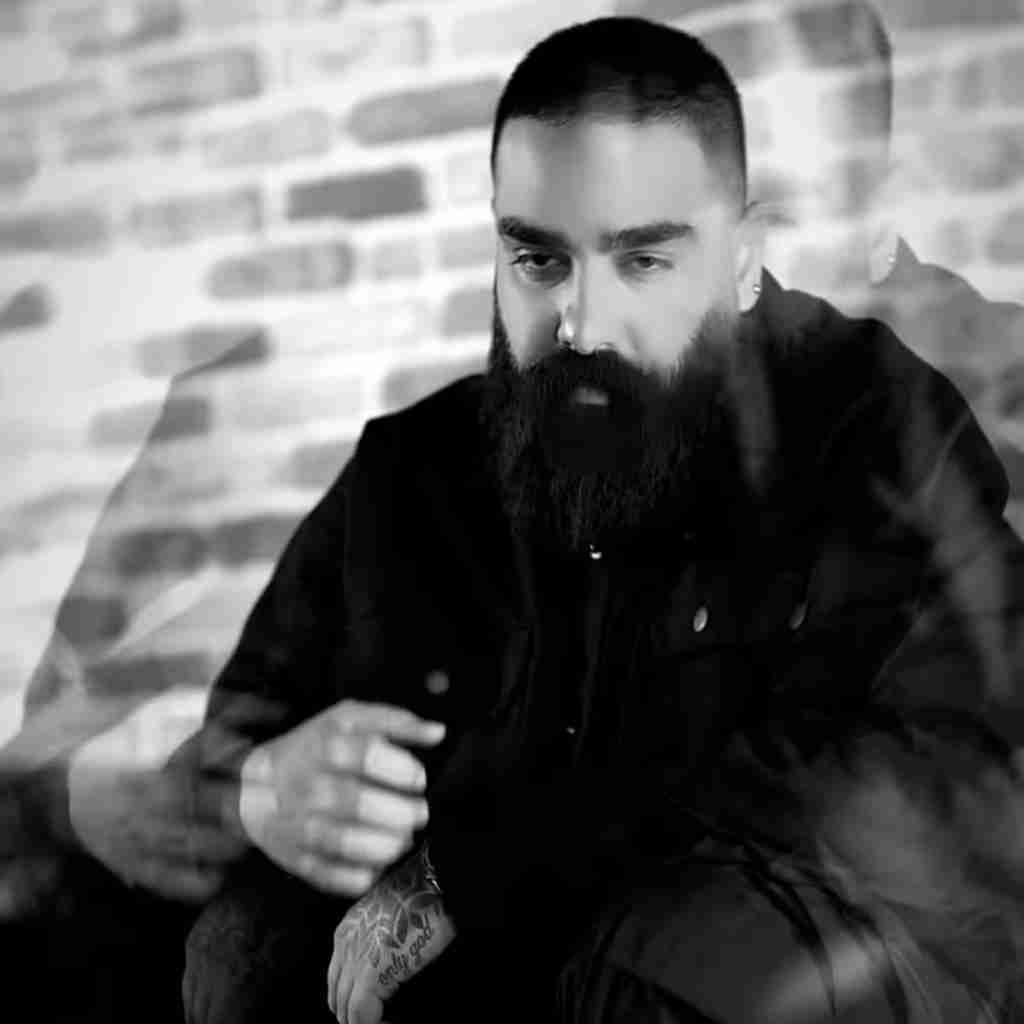 علی میر آهنگ نگاه تو شد زمزمه رو لبهام