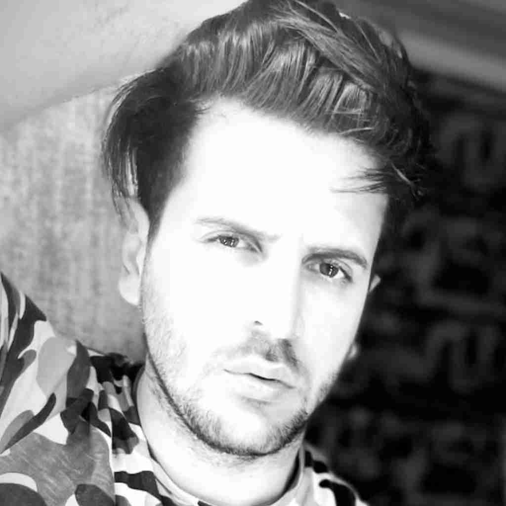 فرهاد نامداری قدیم نخی میکشیدم الان پاکتی