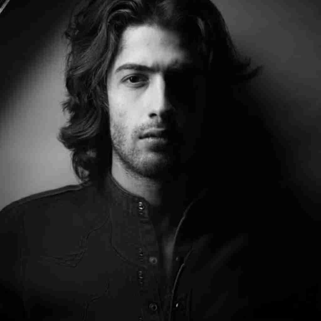 مهراب یکی یکی آرزوهام جلوم ضربدر میخورن