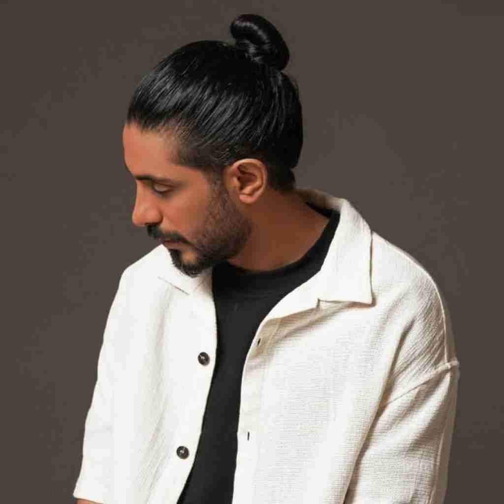 کسری زاهدی تو دیگه خدای من نیستی اگه میشه اینو باور کرد