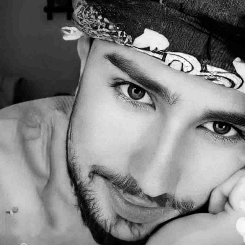 سالار صفرزاده معتادم به بغلت بغلت کی مثل من نازتو میخره