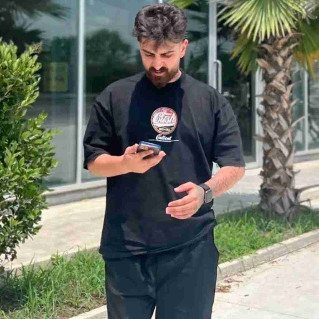 ماهان خادمی تو مه بال و پر