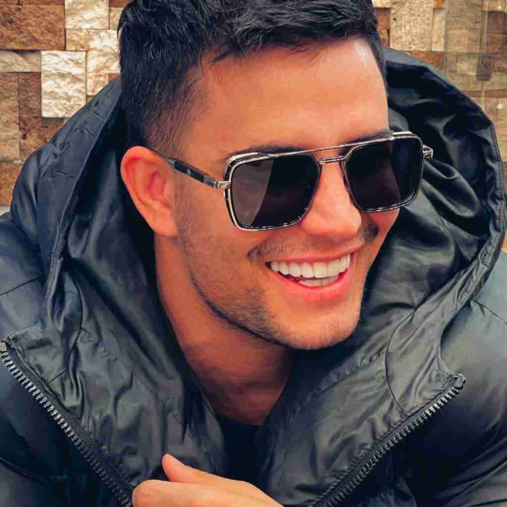 علی حسینی رام اون دوتا چشم وحشیتم با تو برده بلیطم