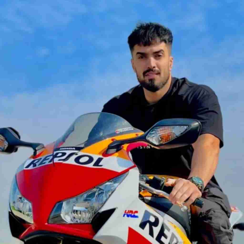 علی رستمیان با اینکه از تو بد میگفتن ولی باز عاشقت شدم