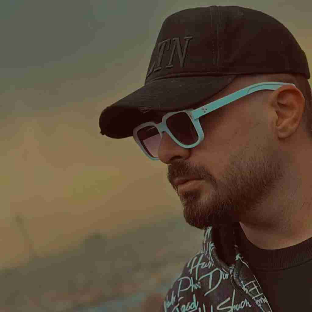 شاهان خودمون کم بدبختی داریم توام این وسط