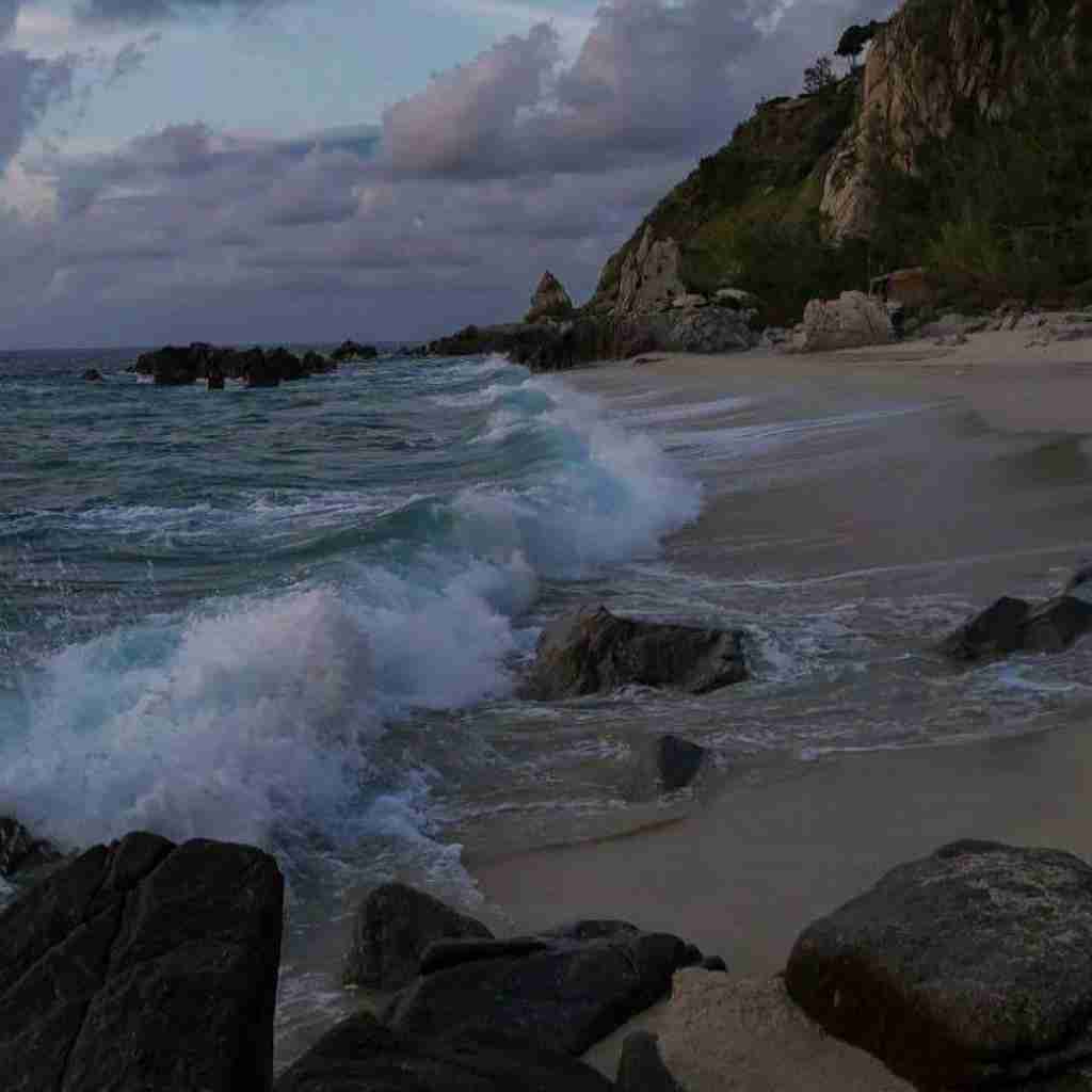 میگن که چرا تو رابطه نمیری چون هنوز دوست دارم اکسمو