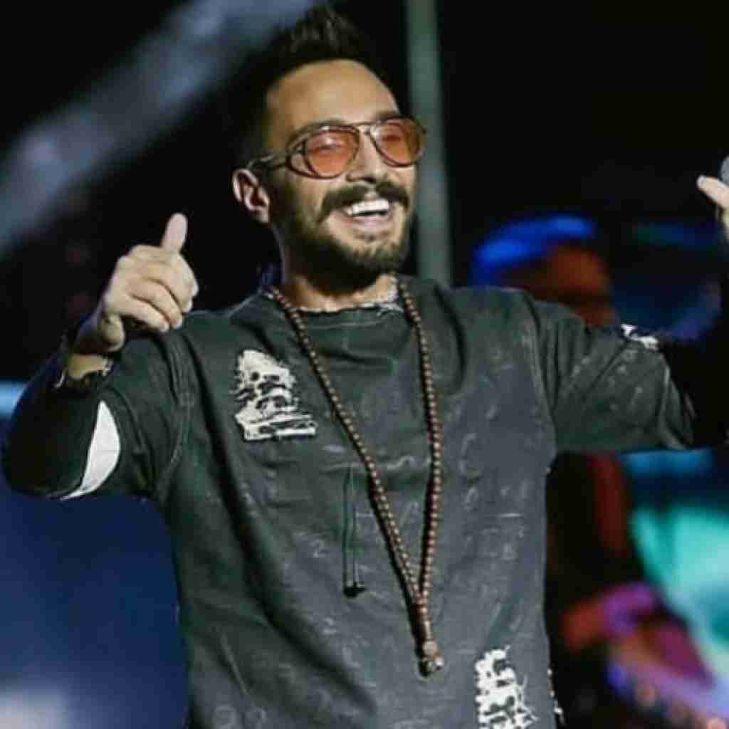 پازل بند میخندی مصنوعی تو عکسا خیلی وقتا