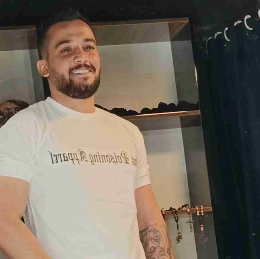 هومن آدینه یه در و در رته گوته و کل شهر