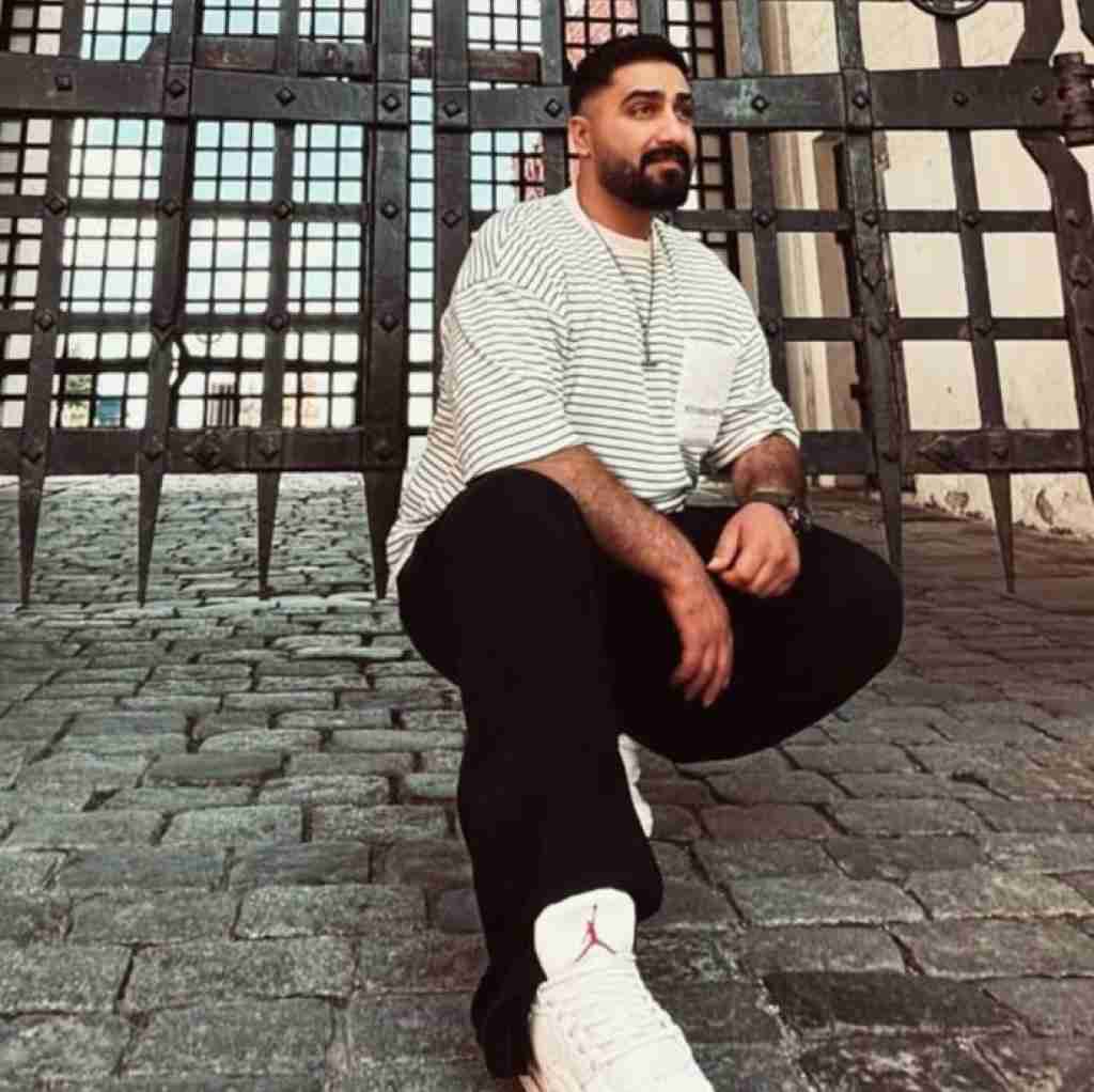 محمد امیری چرا حرف نمیزنی افتادی گریه