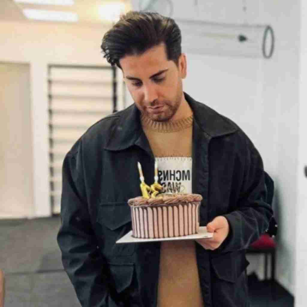 فرشاد آزادی با کی داری همش حرف میزنی قطع که میشه