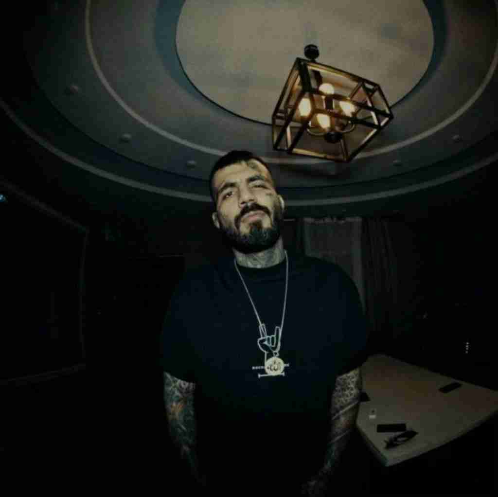 مهدیار کجایی دورت بگردم تو کدوم کافه نشستی