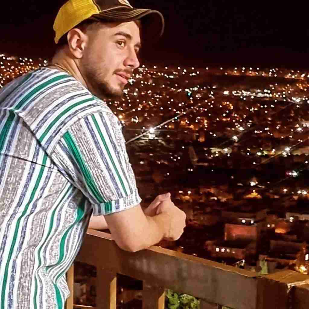 سینا پرهیز بگو کی شده همدردت اسم کی حکه رو گردنبندت