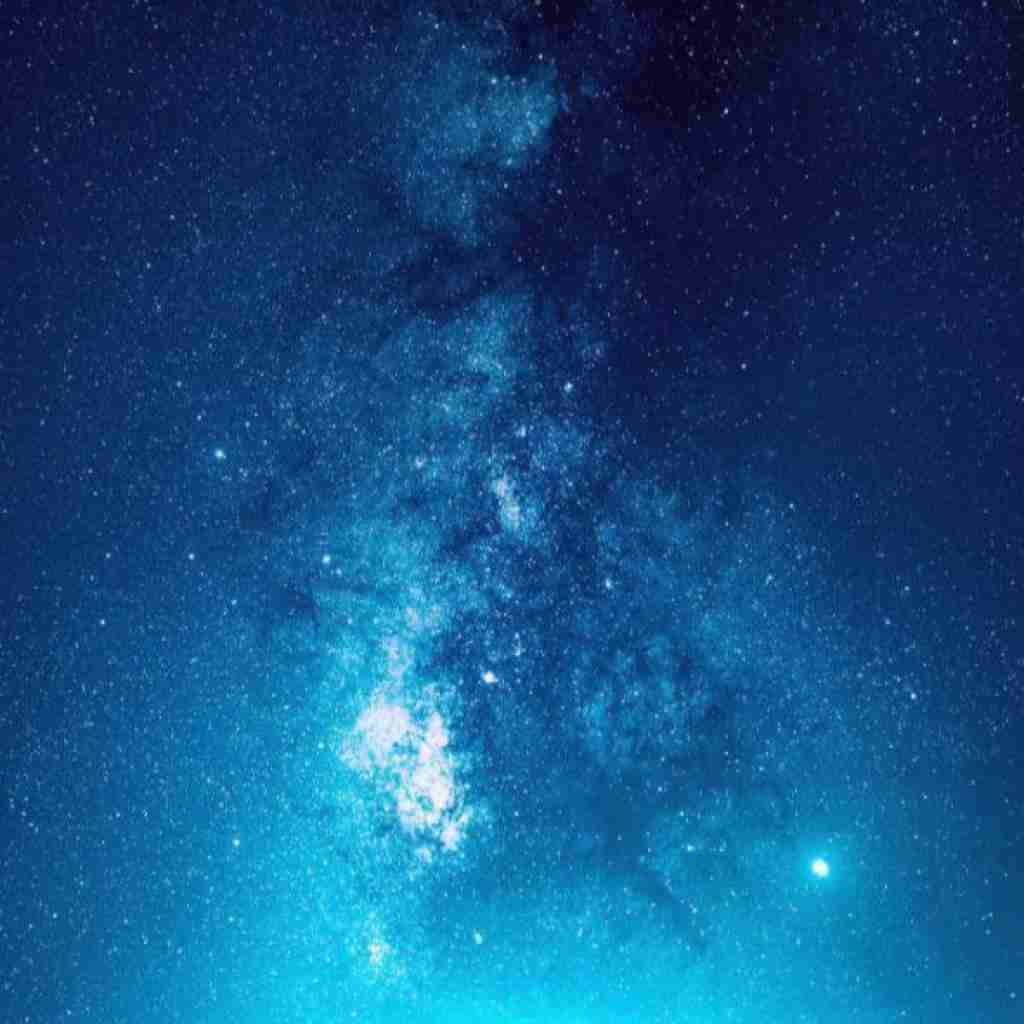 از این ورا غریبه یادمه یکی بود میگفت اسمشو نیارم