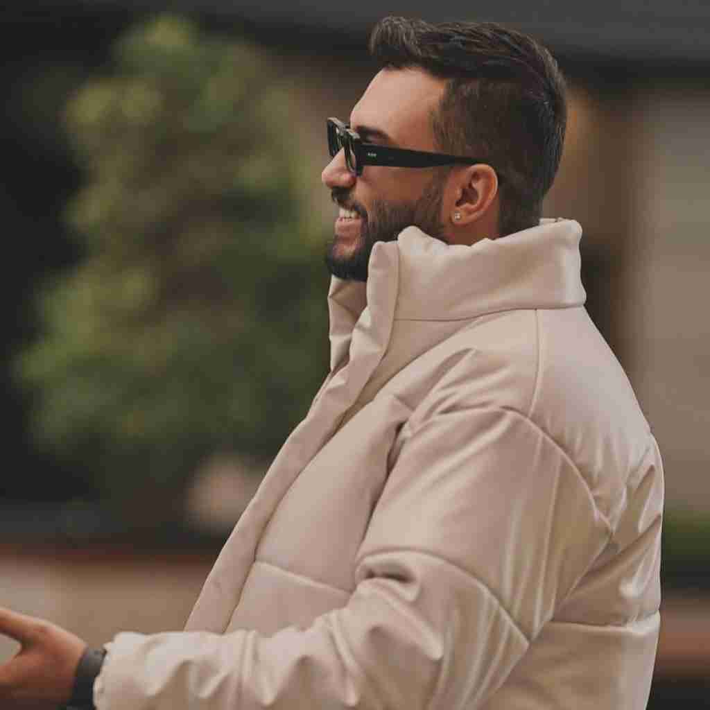 دیانو حال دلمو خودمم نمیدونم تو چه میدونی از من