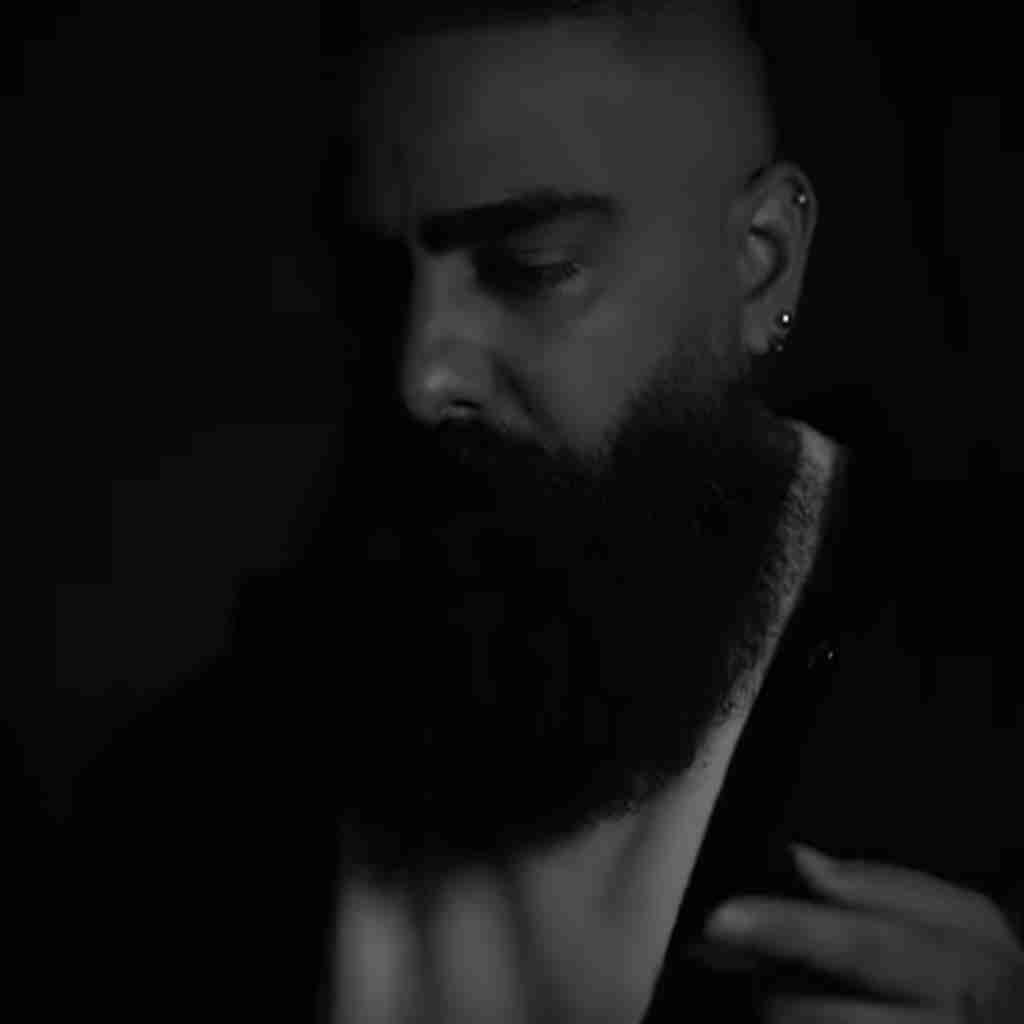 علی میر چقد بیدارم شبا کنارم جاتو میخوابن غما