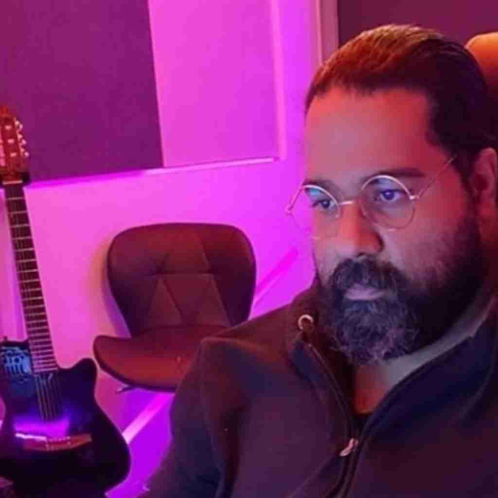 رضا صادقی ببین این خط و نشون عشقت از اون