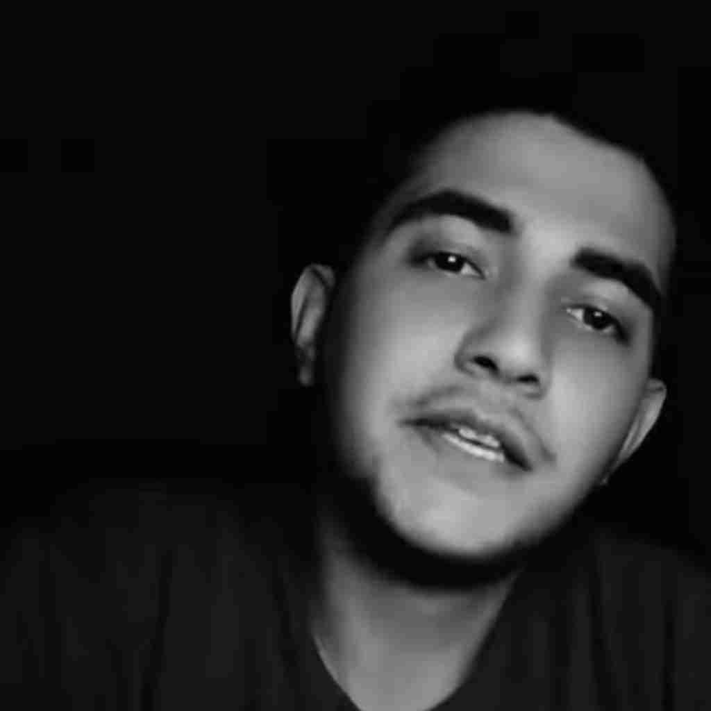 اهورا غریبه