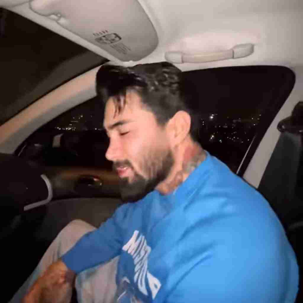 امیر اکبری نه به باره نه به داره چته یهویی هول کردی