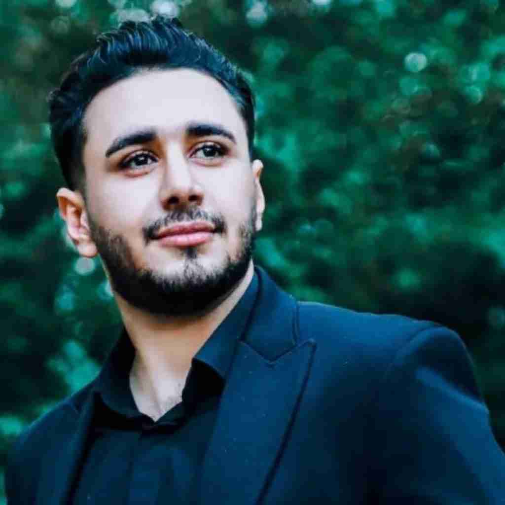 سینا پرهیز تو کیوه ی پشتمی چو ناو مشتمی