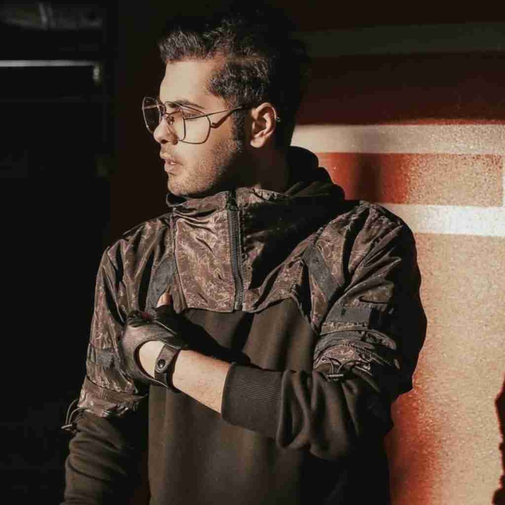 یوسف زمانی یه دفعه یه شبه یه تنه زدی زیر هرچی که داشتو