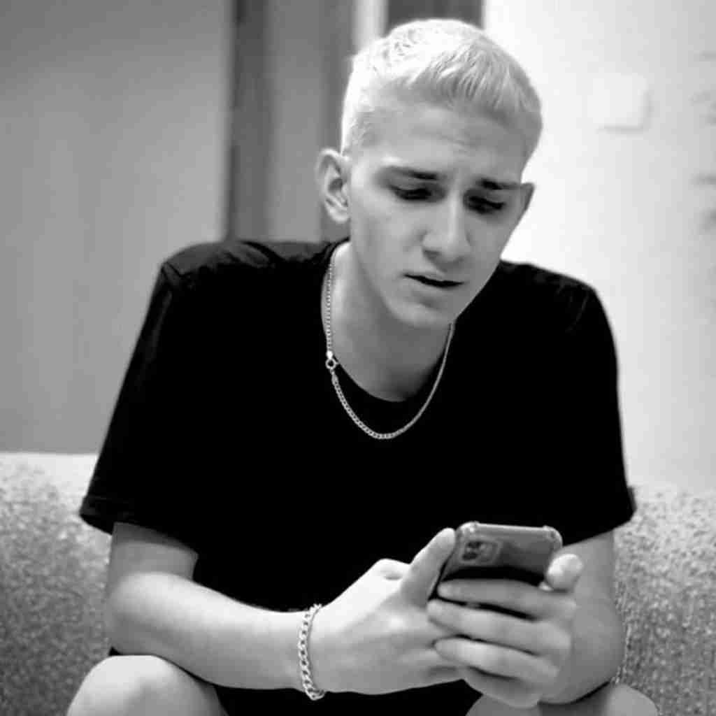 طاها من از جونم زدم برات حتی کمر شکست ولی