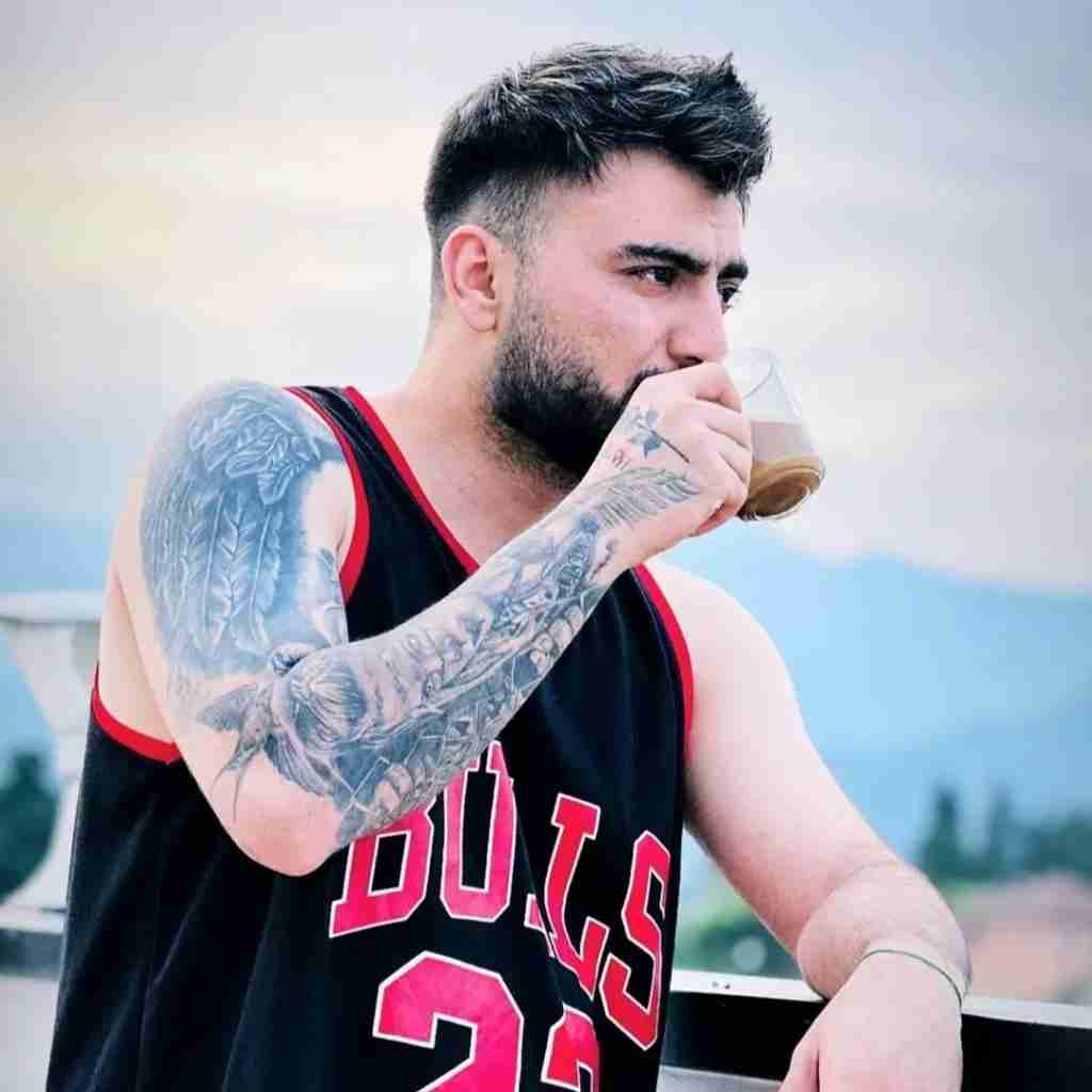 رامین تجنگی با همه فرق داری رو دست نداری