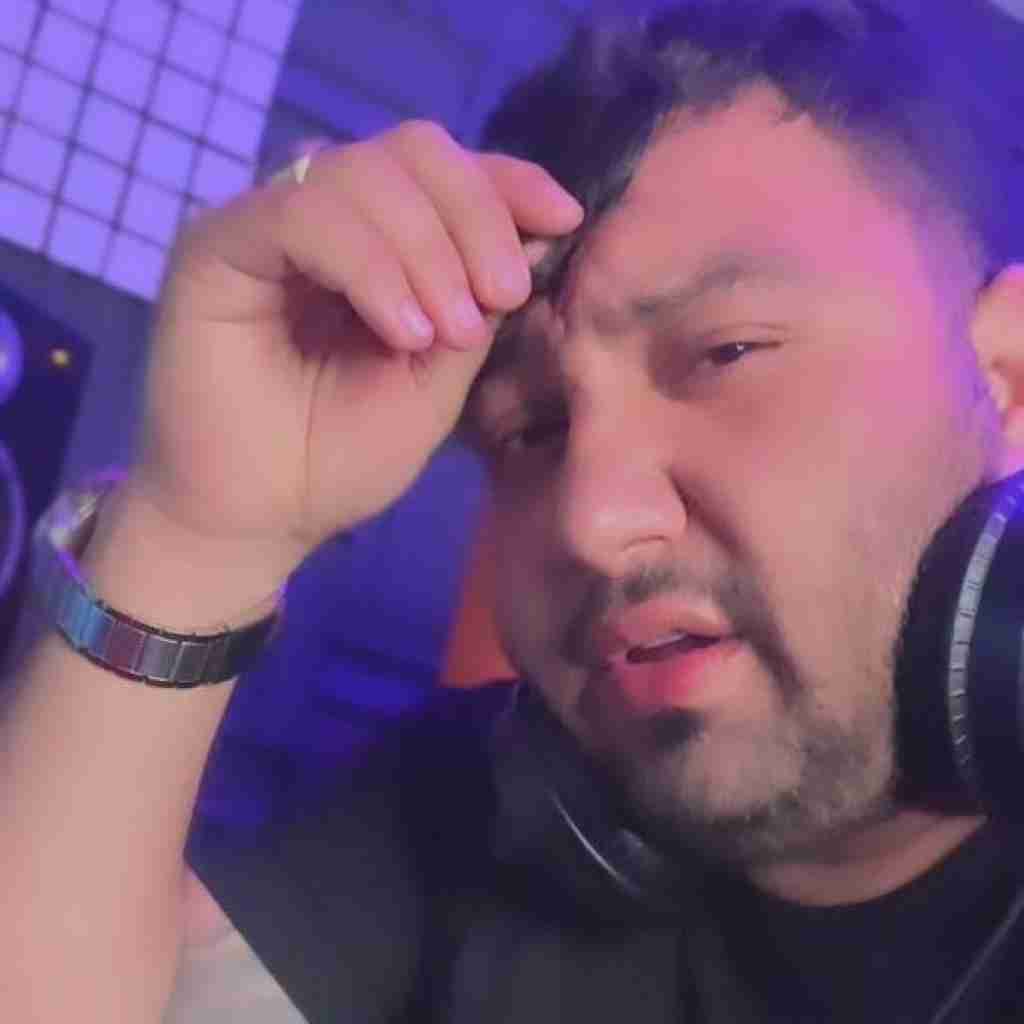 آرشام من زیر حکمم خالیه پشتم