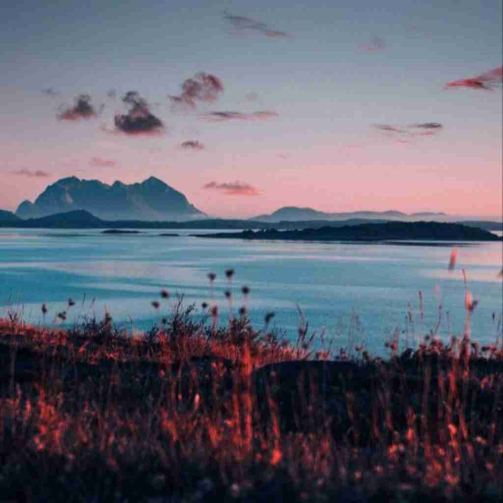 قربون حرف زدنت بشم که باعث شده عاشقت بشم با صدای دختر