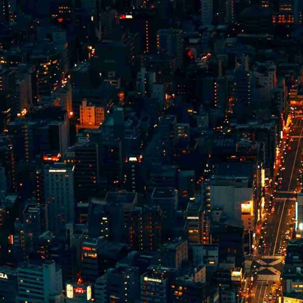 فقط منم که میشنوم غمو تو خنده هات