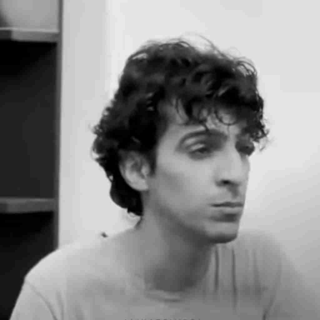 علی کاظمی دیوارتم مگه هی مینویسی و هی پاک میکنی