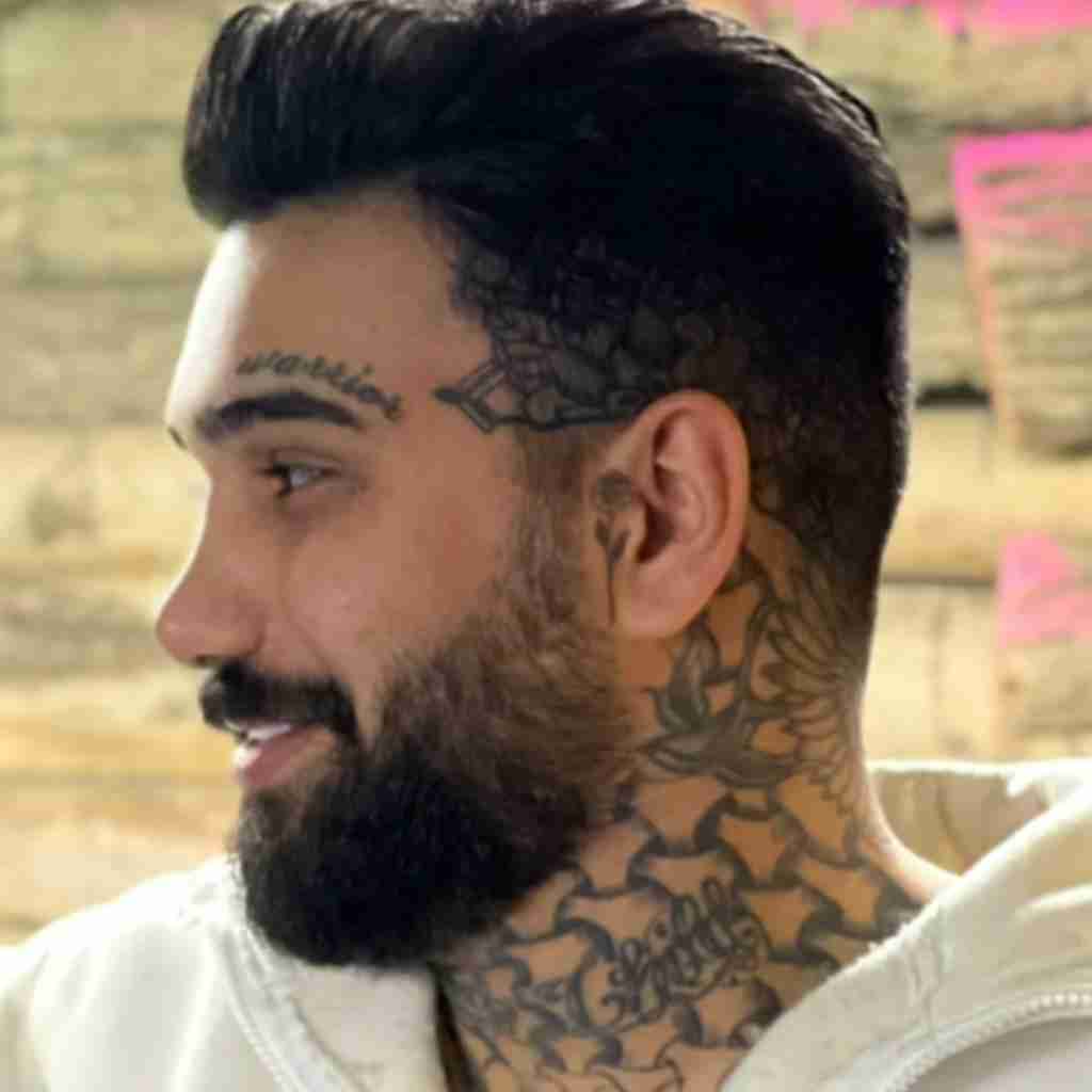 دانیال تفرشی زد به سرم یهو همه چیو تغییر بدم