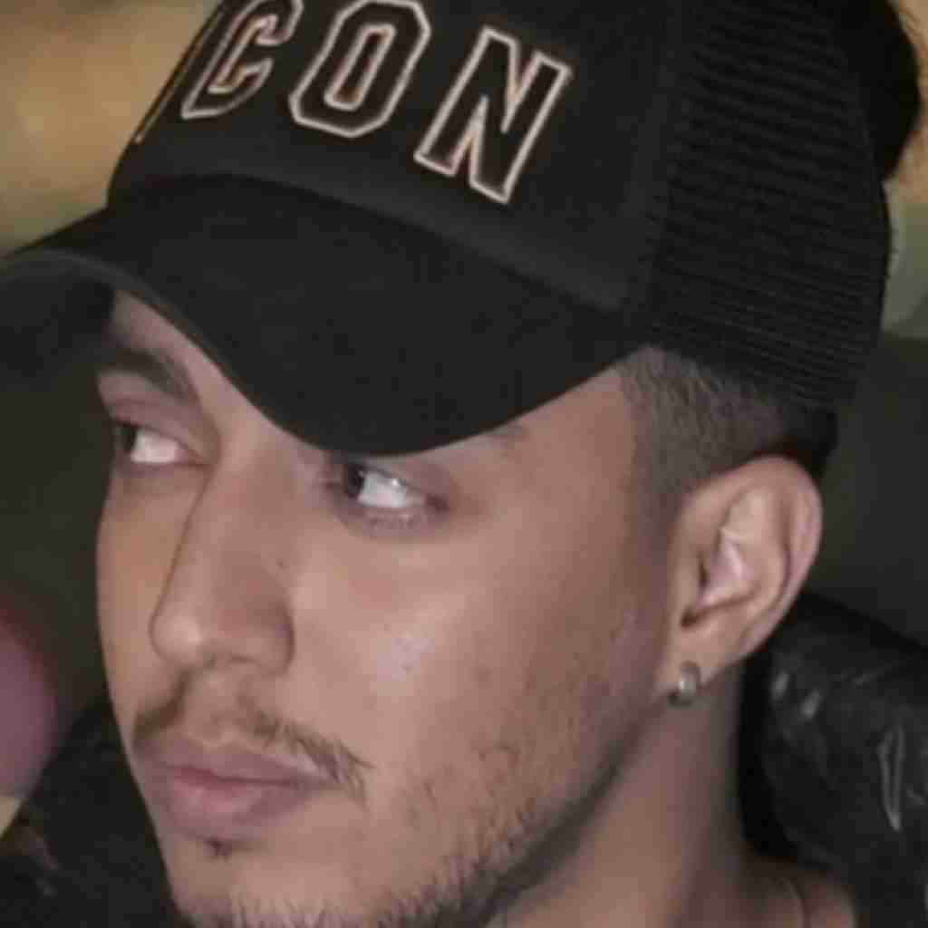 امیر خوشنگار ﺗﻮ اﻳﻦ ﺗﻨﻬﺎﻳﻰ داره ﻣﻴﺪه ﻣﻐﺰم رد