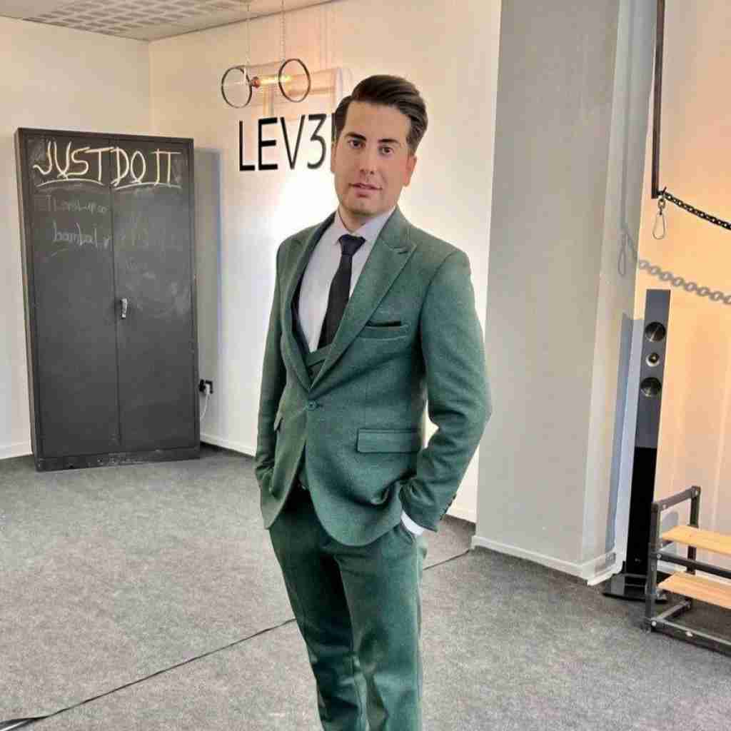 فرشاد آزادی حرف نزن با مه بحث نکو مه راضی نمیشم