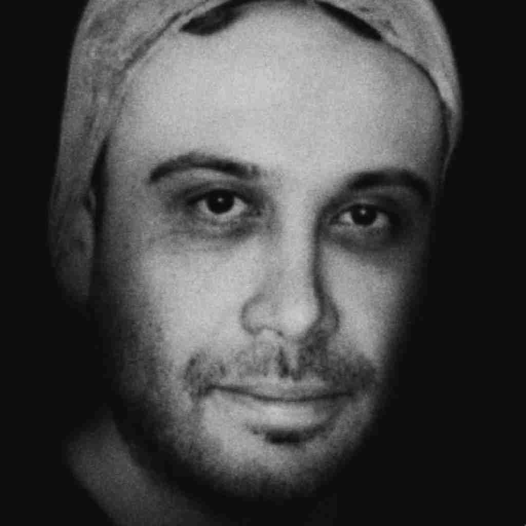 محسن چاوشی نگاه کن من همون کوهم که روزی پر پرم کردی