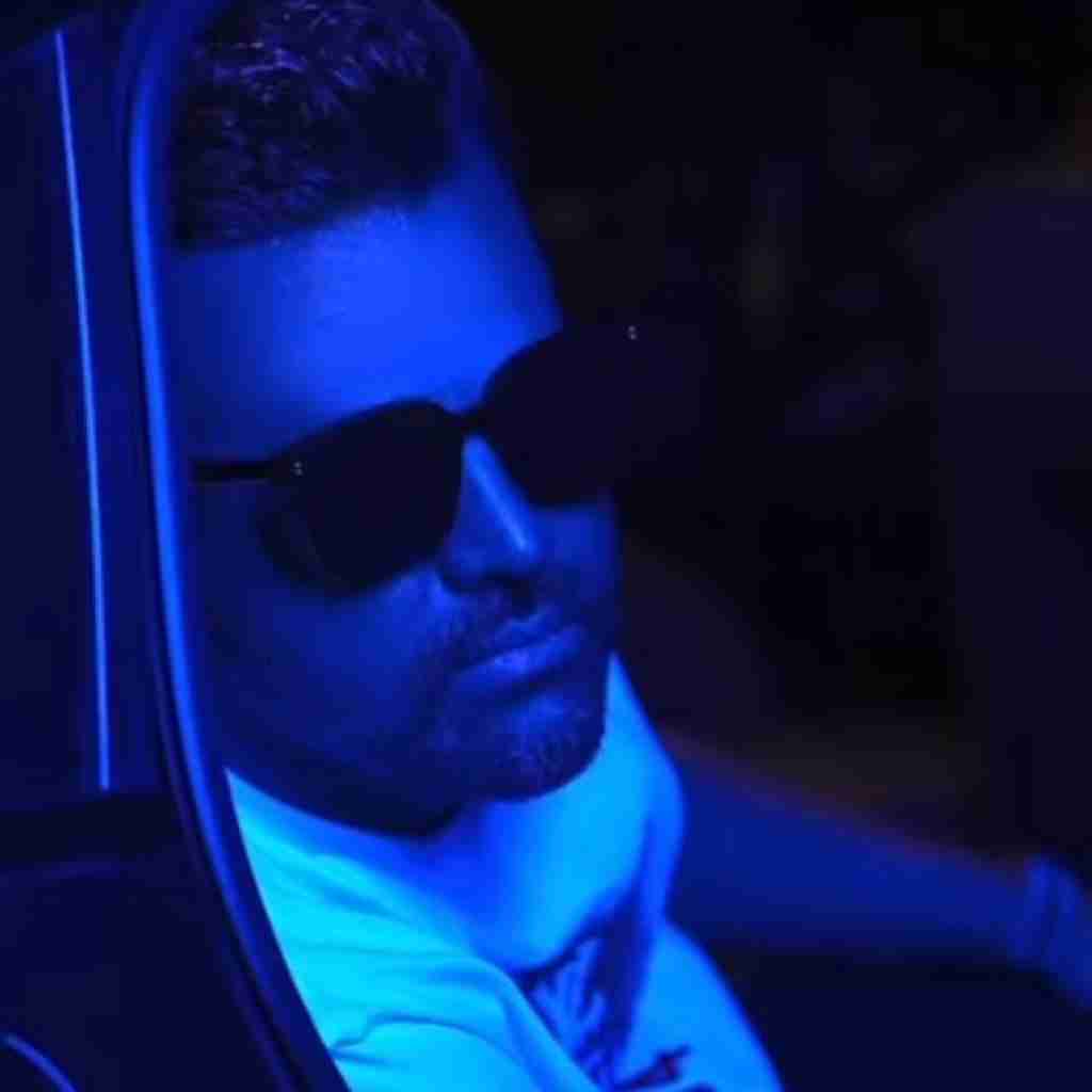 میثم ابراهیمی مثل پیچ چالوسه وقتی موهات تو باد بازه