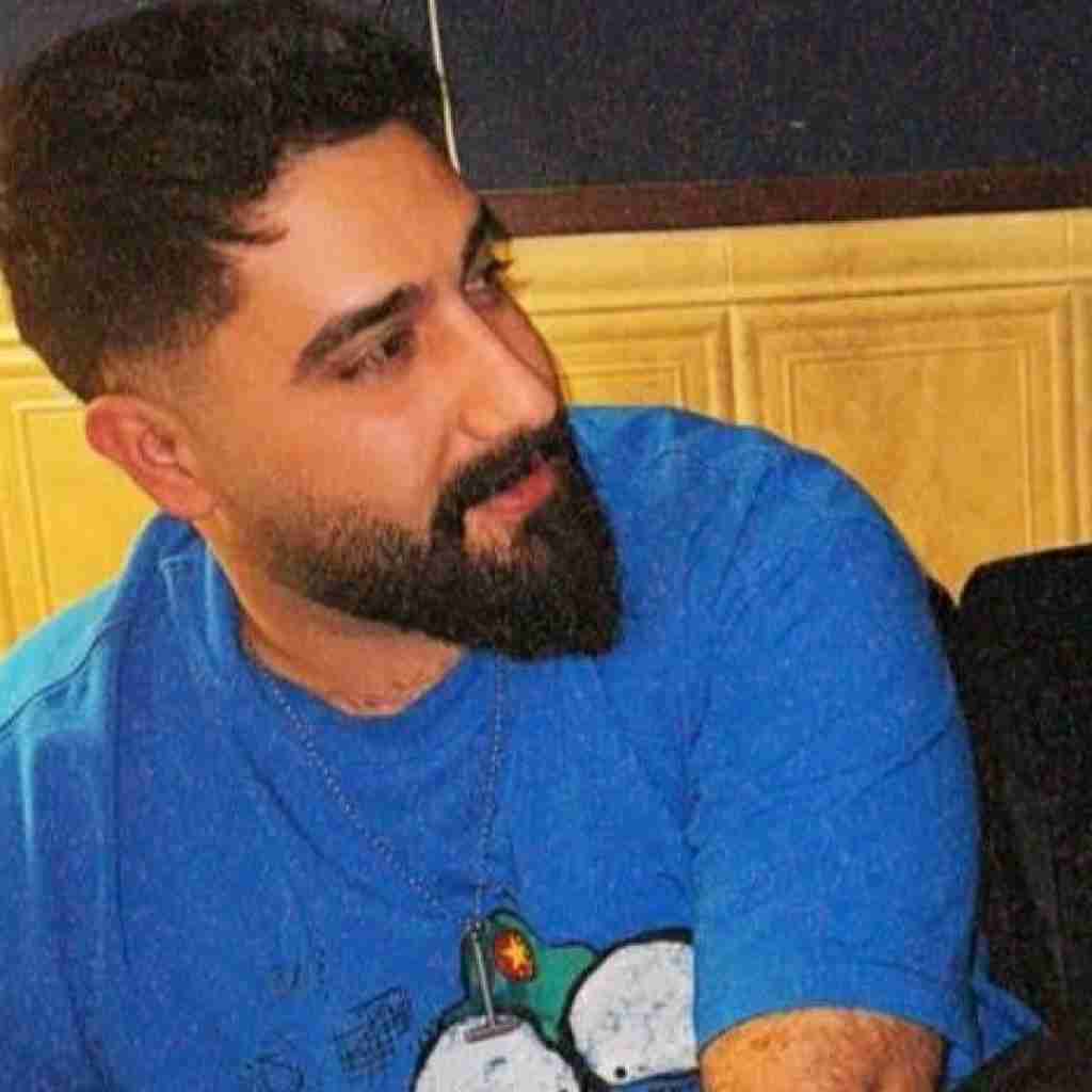 محمد امیری بشین جای نمیری اونی که باید بره منم