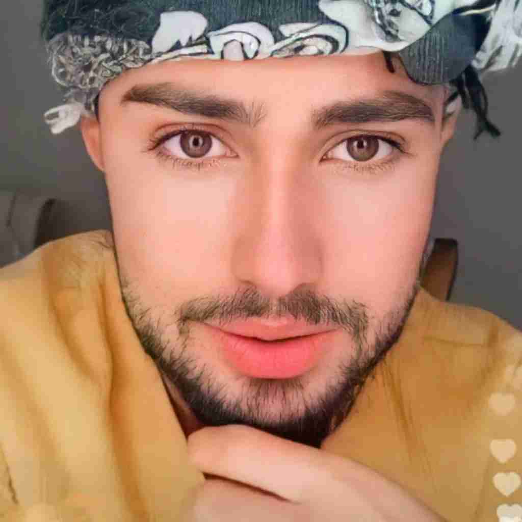 سالار صفرزاده دلم میخواد مثل قدیم موهاتو هی ببافمش