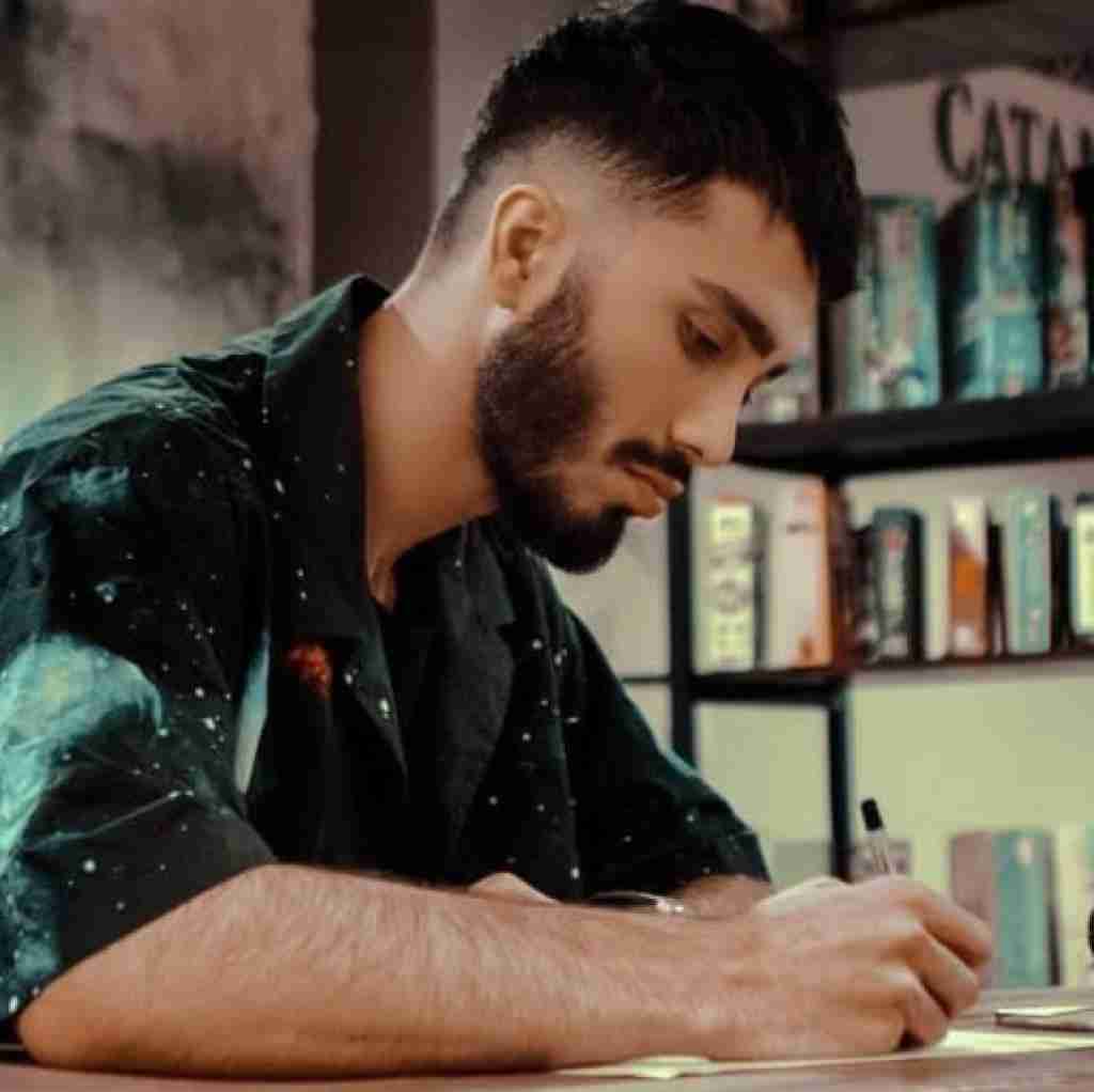 مهراد جم دلم تنگ میشه برات تا دو دقیقه نیستی پیشم