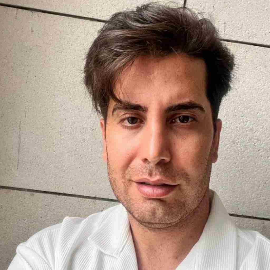 فرشاد آزادی نرو هرجا نشین با هرکس انقد ساده نباش