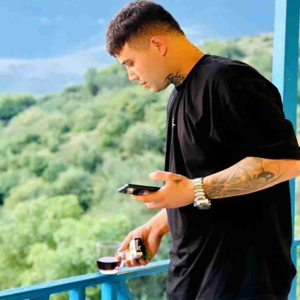 علی احمدیانی ندیدم مثل نگاهش شنیدم مرده برات