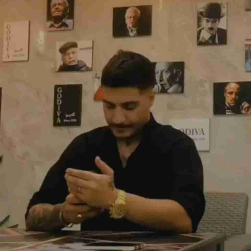 آرمین برمایه ای عشقم یارم مه بیقرارم یجوری ولام چیدن