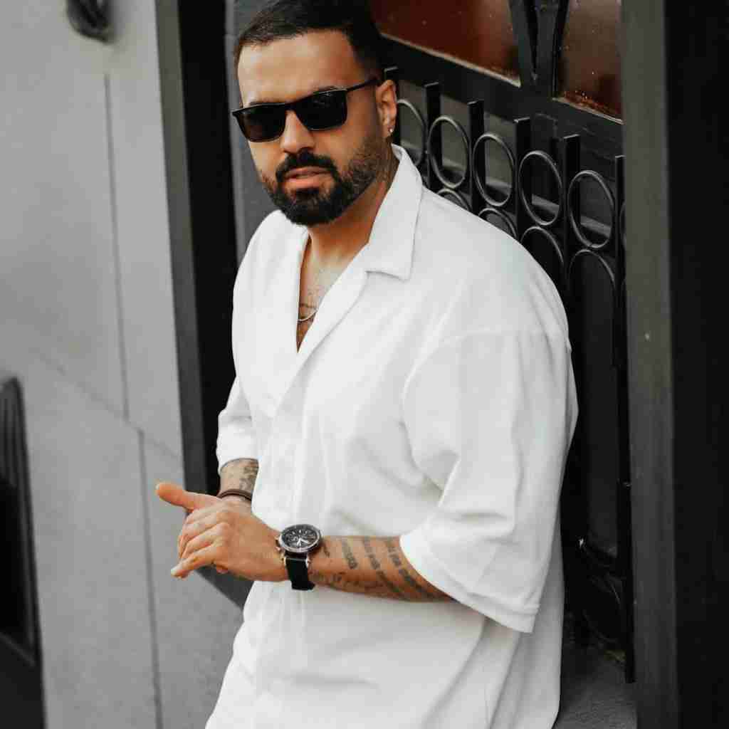 رضا شیری شدی باهام تو غریبه همه دنیا فریبه