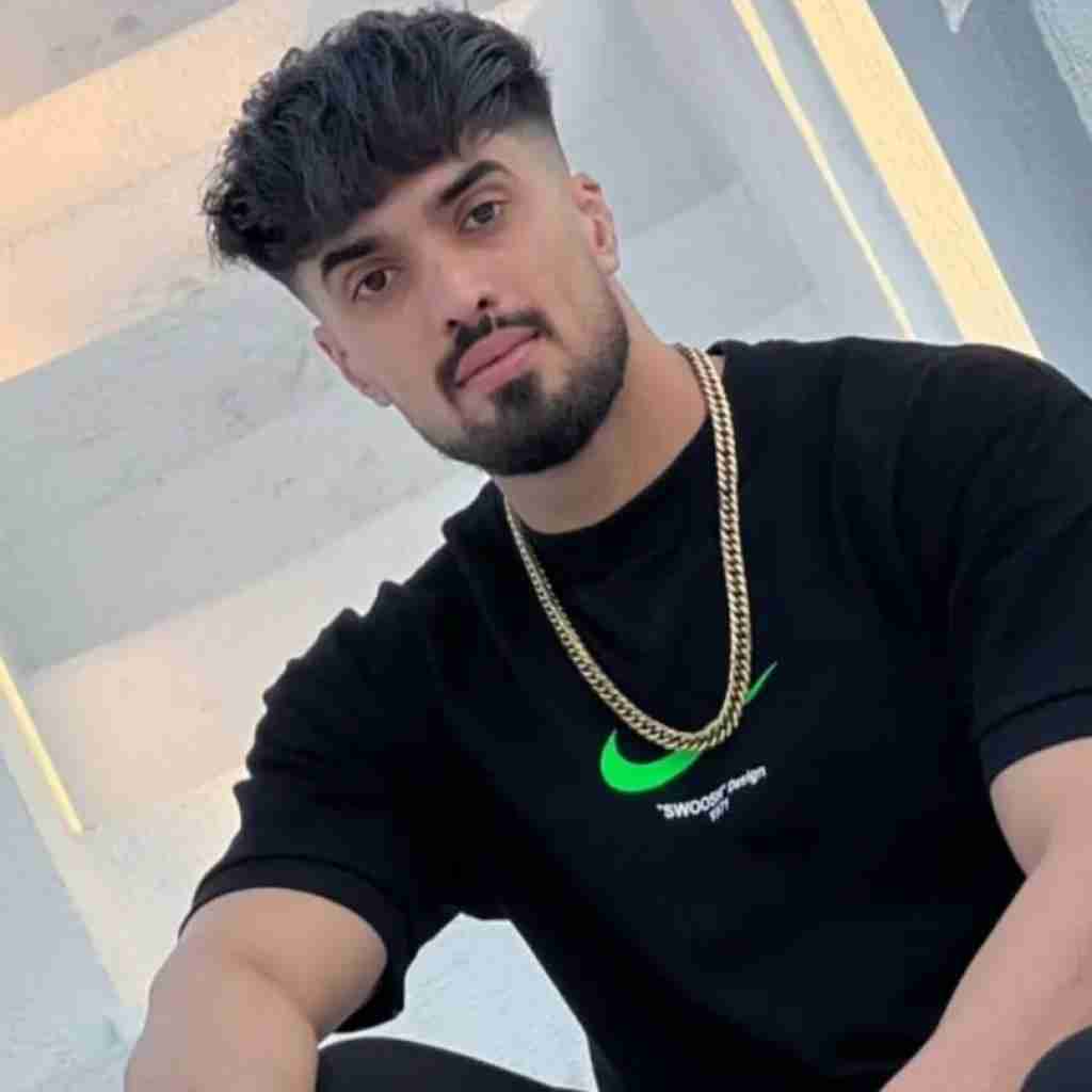 علی رستمیان یادم نمیره گذاشتی قلبم وسط حرفات