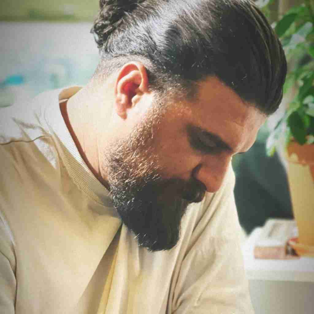 آریا بختیاری گل انار