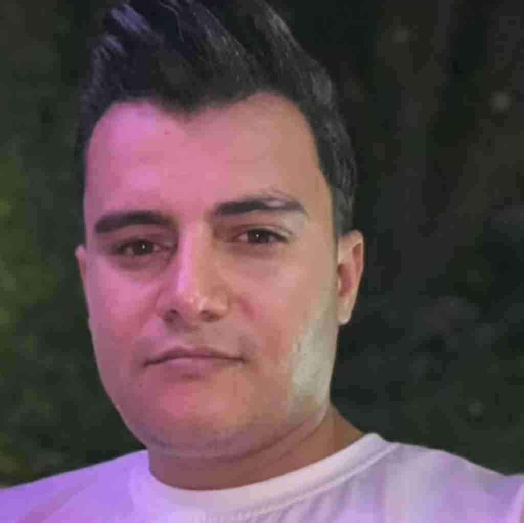 رامین کرمی لباس یادگاریده هر شو به آغوش میکشم