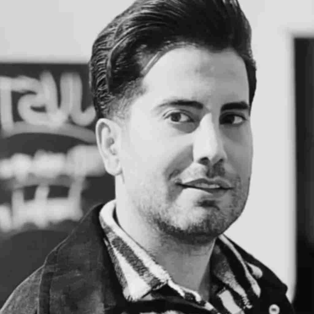 فرشاد آزادی بهت گفتم با هرکسی حرف نزن